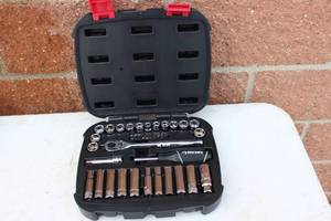 38 - Piece 38 Drive Mechanic Tool Set