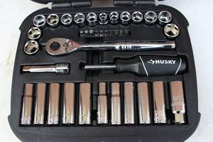 38 - Piece 38 Drive Mechanic Tool Set