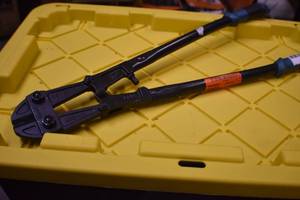 Anvil lock cutters