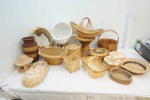 lot 14 image: wicker baskets