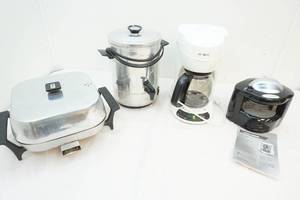 lot 29 image: kitchen items