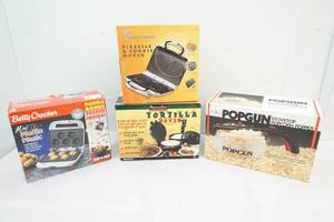 lot 32 image: kitchen items