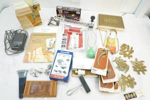 lot 52 image: sewing items