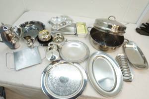 lot 74 image: silver plated serving set