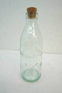 lot 76 image: glass serving items