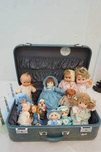 lot 85 image: vintage dolls