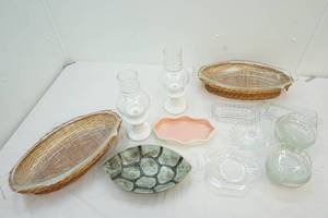 lot 88 image: glass fish bakeware