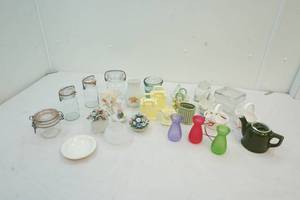 lot 93 image: ceramic and glassware