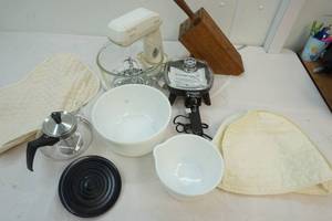 lot 106 image: kitchen items