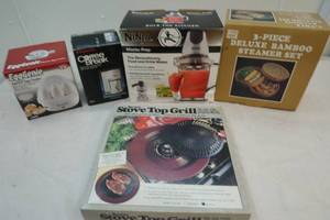 lot 110 image: small kitchen appliances