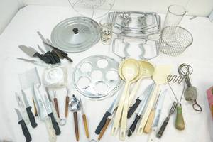 lot 114 image: corningware trivets