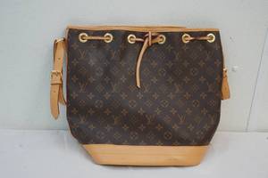 lot 135 image: handbag
