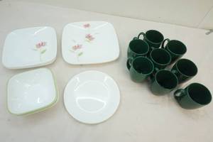 lot 142 image: Corelle Set