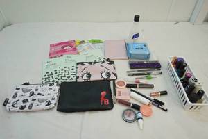 lot 152 image: make-up, nail care