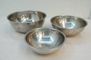 lot 159 image: mixing bowls