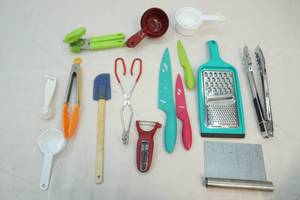 lot 167 image: kitchen items