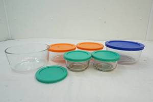 lot 171 image: pyrex bowls