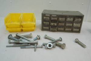 lot 181 image: screw containers