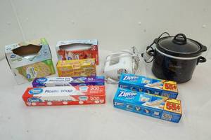 lot 185 image: small crock pot