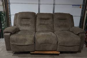 lot 195 image: couch
