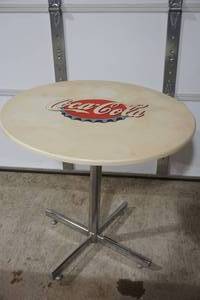 lot 200 image: table