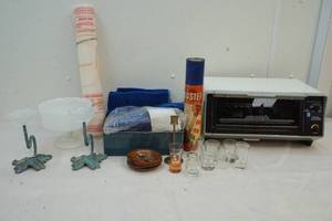 lot 212 image: toaster oven