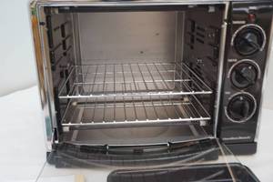 lot 132 image: Toaster oven
