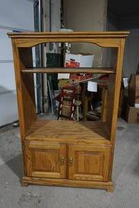 lot 223 image: entertainment center