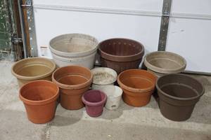 lot 224 image: flower pots
