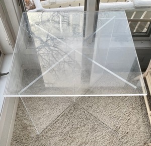 lot 50 image: Lovely Vintage Lucite Table