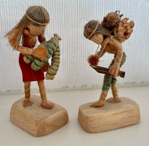 lot 81 image: Native American Dolls and Figurines
