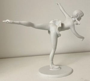 lot 92 image: Figure Skating Statue by Kaiser of Germany