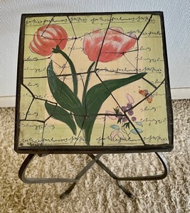 lot 96 image: Petite Decorative Accent Table
