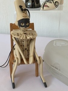 lot 111 image: Fun Whimsical Decorative Figurines