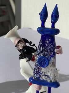 lot 42 image: Moretti Raffaele Murano Hand Blown Rabbi Figurine holding a Torah