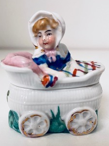 lot 122 image: Three Adorable Victorian Trinket Fairing Boxes