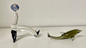 lot 134 image: Small Seal and Dolphin Hand Blown Glass Figurines