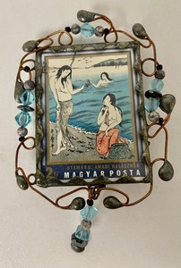 lot 144 image: Beautiful Brooches and a Mirrored Compact