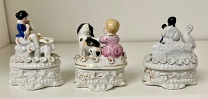 lot 173 image: 3 Pleasing Victorian Fairing Trinket Boxes