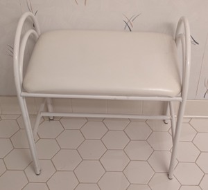 lot 31 image: White Vintage Bench