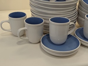 lot 210 image: Gibson Blue and White Dish Set