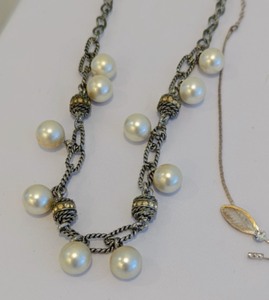 lot 236 image: Pretty Necklaces