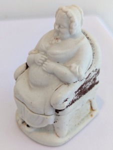 lot 264 image: Victorian  Elderly Couple Fairing Trinket Boxes