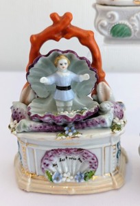 lot 262 image: Victorian NauticalBeach Themed Fairing Trinket Boxes
