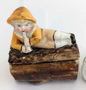 lot 261 image: Victorian Children Themed Fairing Trinket Boxes