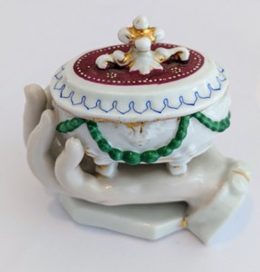 lot 260 image: Victorian Hands and Religious Themed Fairing Trinket Boxes