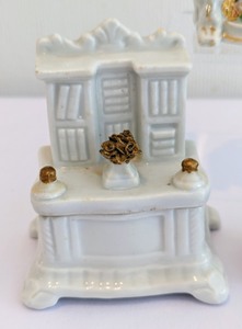 lot 259 image: Victorian Vanity Themed Fairing Trinket Boxes