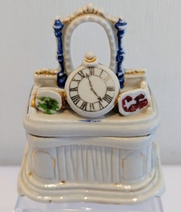 lot 245 image: Victorian Fairing Trinket Boxes and Inkwell