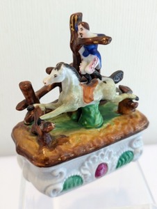 lot 255 image: Victorian Patriotic Themed Fairing Trinket Boxes