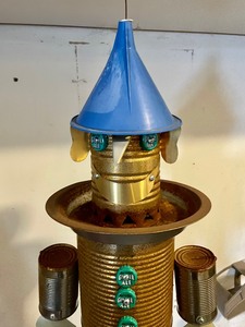 lot 196 image: Terrific Tin Man Bird Feeder